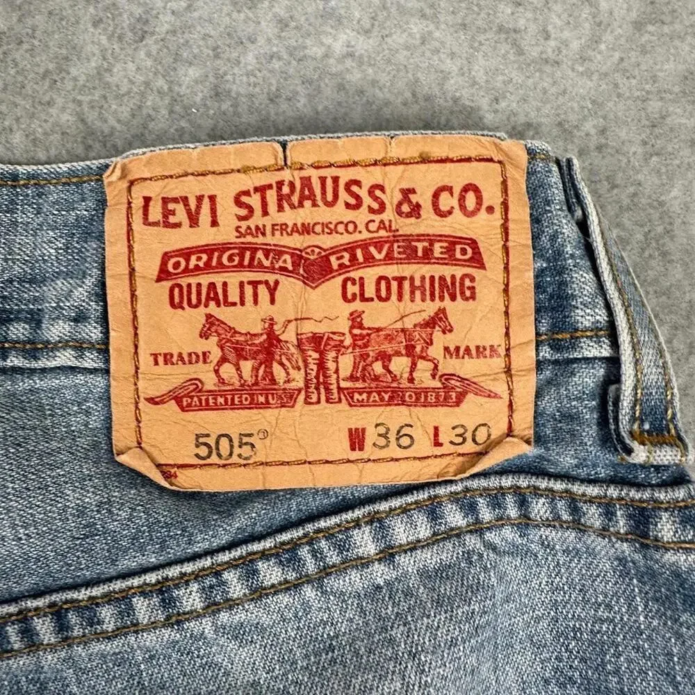 Vintage Levis 505 Jeans Men 36x30 Blue Distressed Western Cowboy Rodeo Y2K Light